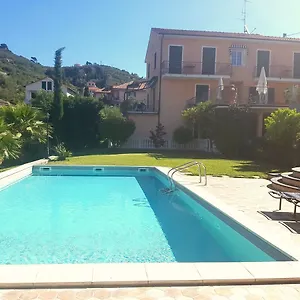 agriturismo-zia-palmira.hotelitalianriviera.com/